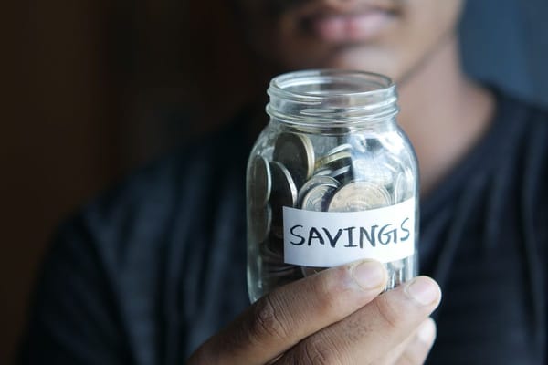 Before You Invest a Single Pound: How Much Cash a UK Man Needs in Reserve First